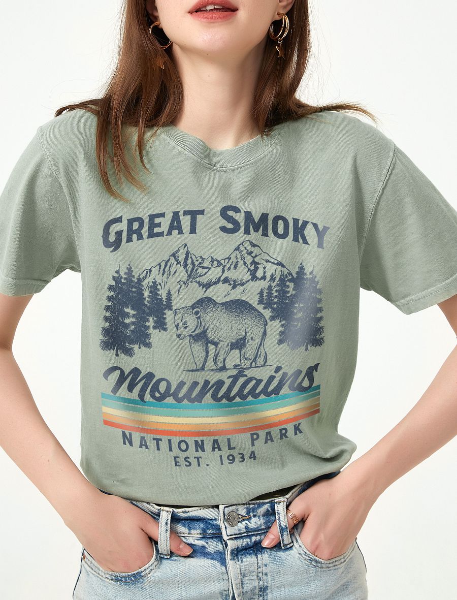 Black Bear in Great Smoky Mountains National Park Tee | Retro-Style Western T-Shirt for Travel and Road Trips product image (1)