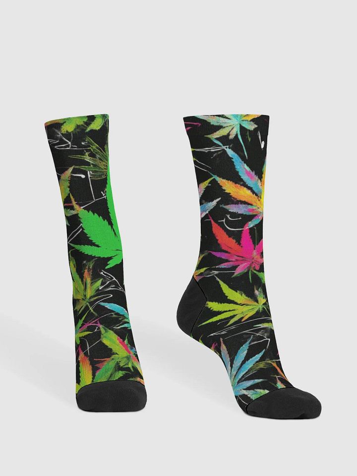 TRIPPY LEAFS ON BLACK product image (1)