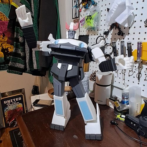 Prowl is finished printed at 300% scale with some amazon filament