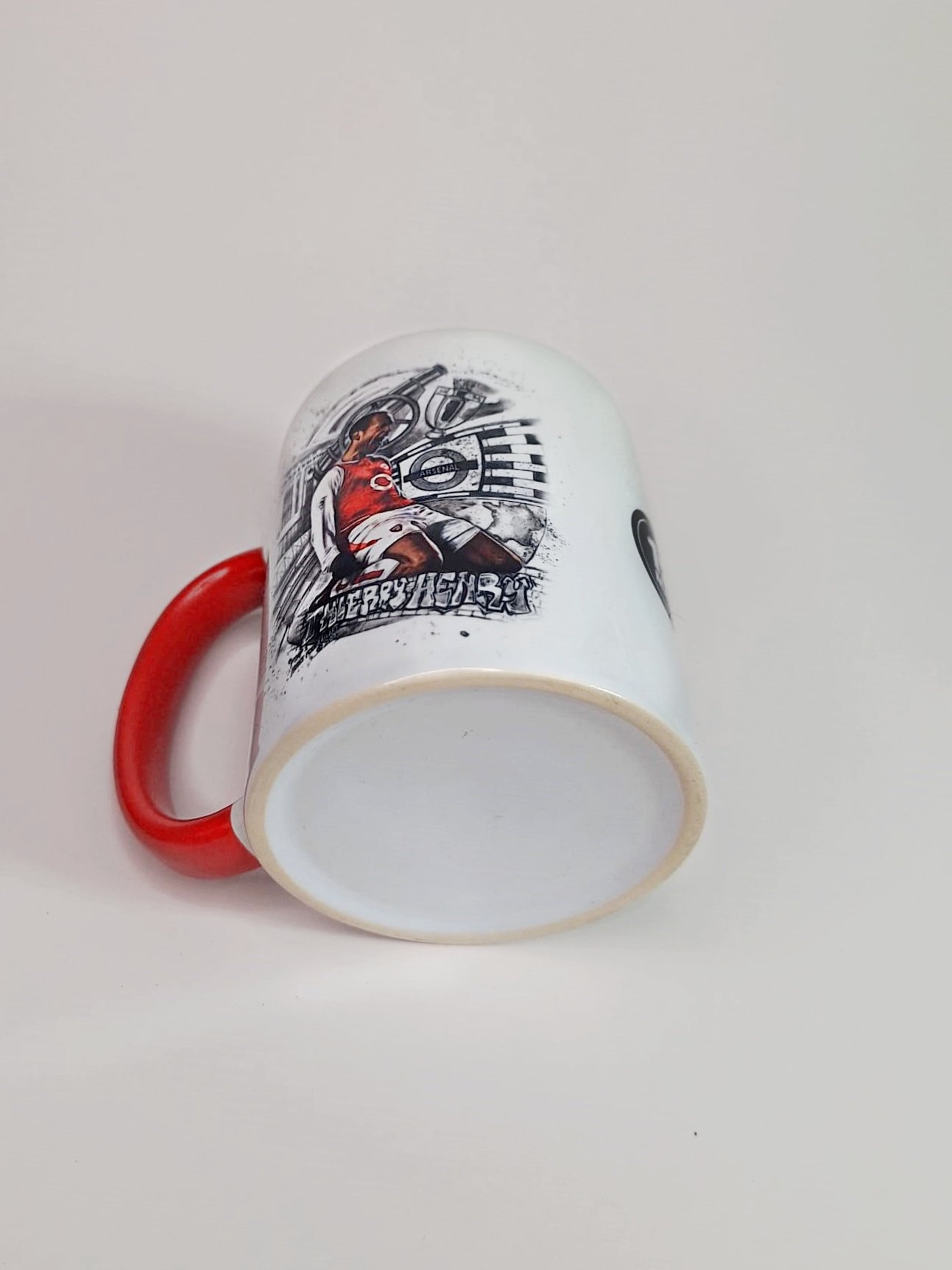 Hand-Drawn Thierry Henry Arsenal Mug – Red & White Football Fan Mug | Ideal Gift for Arsenal Supporters product image (3)