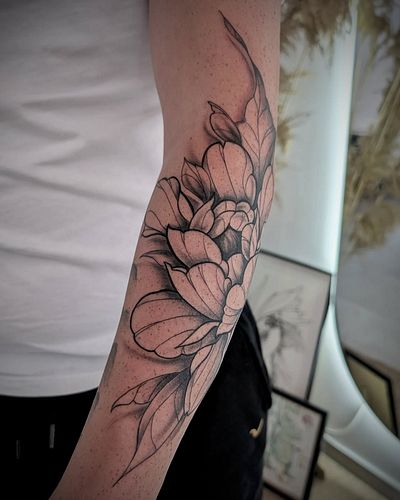 jaPanESe fLoRaL dEsiGn

for my bro @cjbarrick17 🤘🏻

#japanese #japaneseflower #japaneseflowertattoo #flower #flowertattoo #ta...