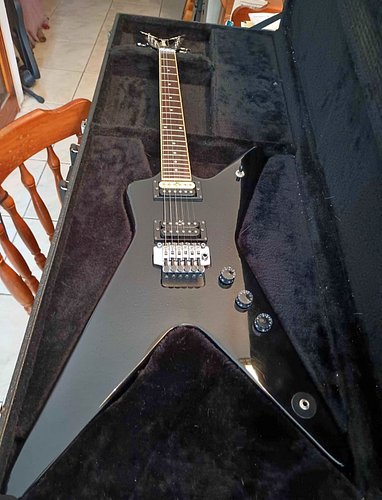 If you know you know…. Man, it has been on my bucket list. almost 20 years now. 1997 Washburn dime. Shout out to John for hol...