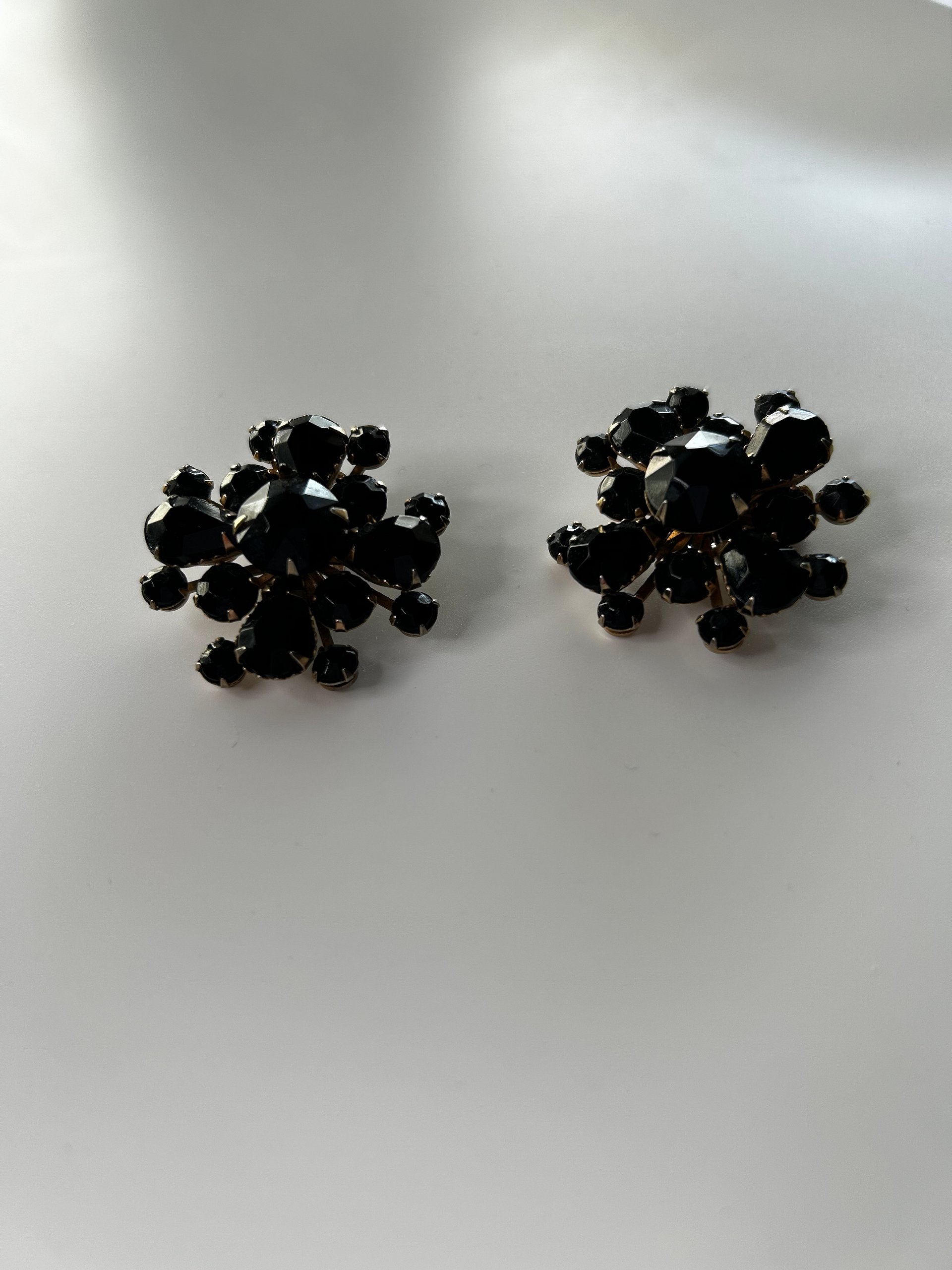 Vintage Gold Tone Black Flower Starburst Clip On Earrings product image (4)