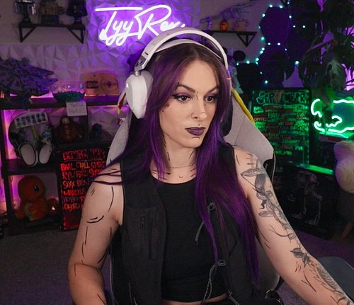 GUESS WHO’S A VAULT PARTER W/ @2k @borderlands ?!?

I totally forgot to announce it here so better late than never, right?!

...