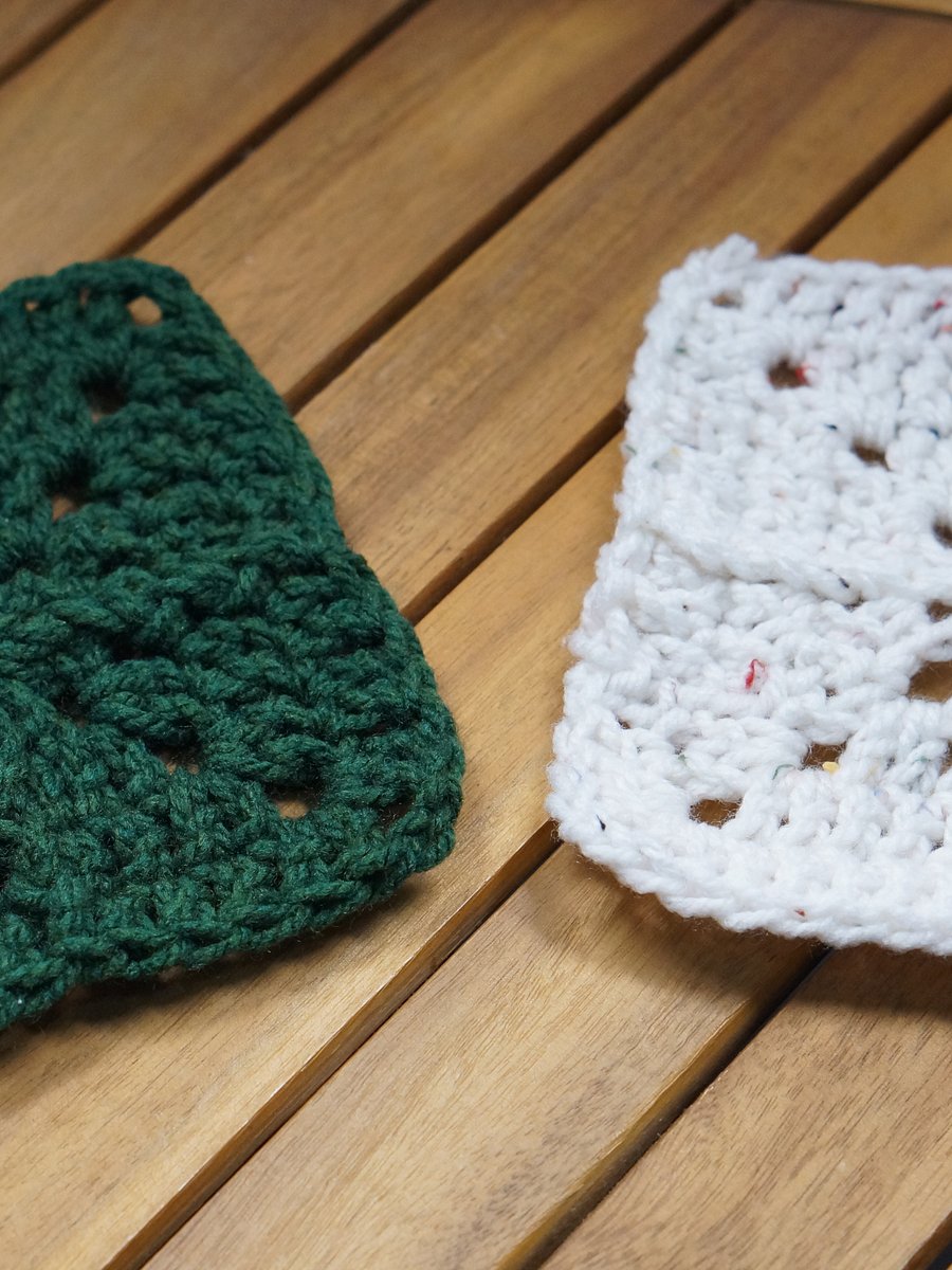 Simple granny square design pdf pattern product image (1)