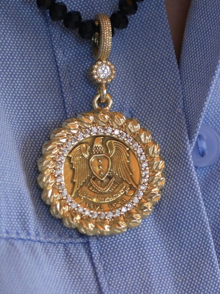 قلادة مشغولة على خمسة قروش 1971 - العلم ثلاثي النجوك product image (1)