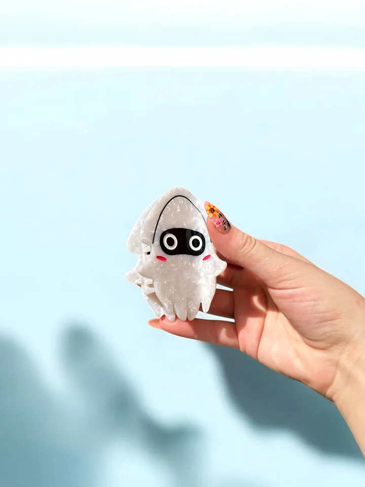 Blooper Hair Claw product image (1)