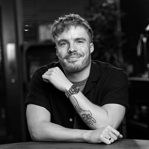 Head shot tings...

Amazing to be an official contributing author for Watch Gecko! We'll see what else happens... 

@watchgecko