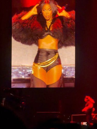 Little me was and still is screaming 😭✨ Finally seeing R&B royalty at The Boy is Mine Tour. Hearing the songs I grew up on li...