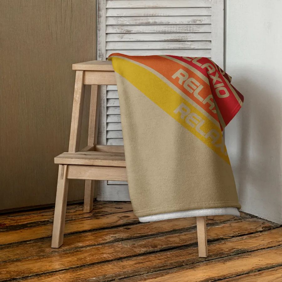Chic 80s Lines Towel product image (4)