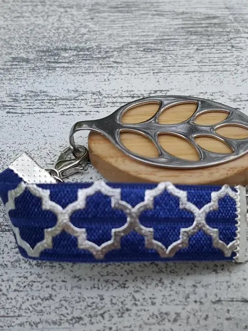 Blue Quatrefoil Elastic Bracelet | Handmade Accessory for Bellabeat Leaf Urban & Ivy product image (2)