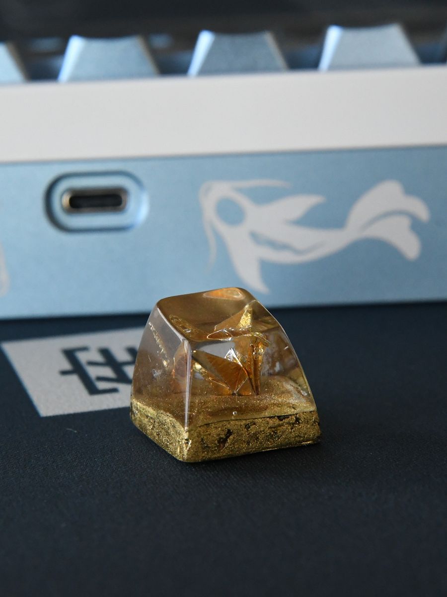 Golden Ruins Crane SA R1 Keycap product image (1)
