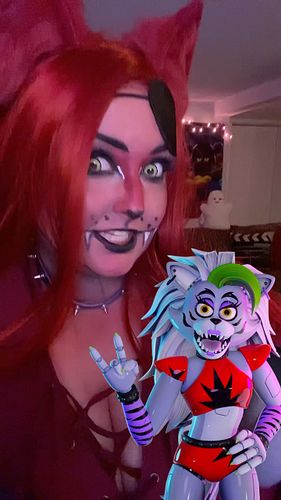 Roxanne Wolf is one of the most popular animatronics in Five Nights at Freddy’s… #fnafcosplay #securitybreach #roxannewolf #f...