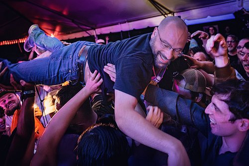 🎤 Never Miss a JB Concert!
🎮 @joshuabardwell Stage Diving & Crowd Surfing Rampage!
#fpv #fpvfreestyle #fpvlife #fpvdrone