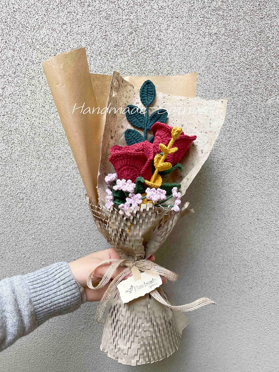 Confessions of Red Roses Crochet Knit Bouquet product image (3)