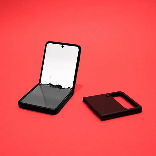 Saying goodbye to my Z flip 3? We'll find out this Friday! 
.
.
#zf3 #zflip3 #chilledfossil #zflip3review #zflip32022 #zfold3