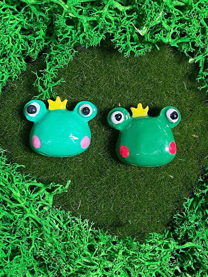 Frog Queen product image (1)