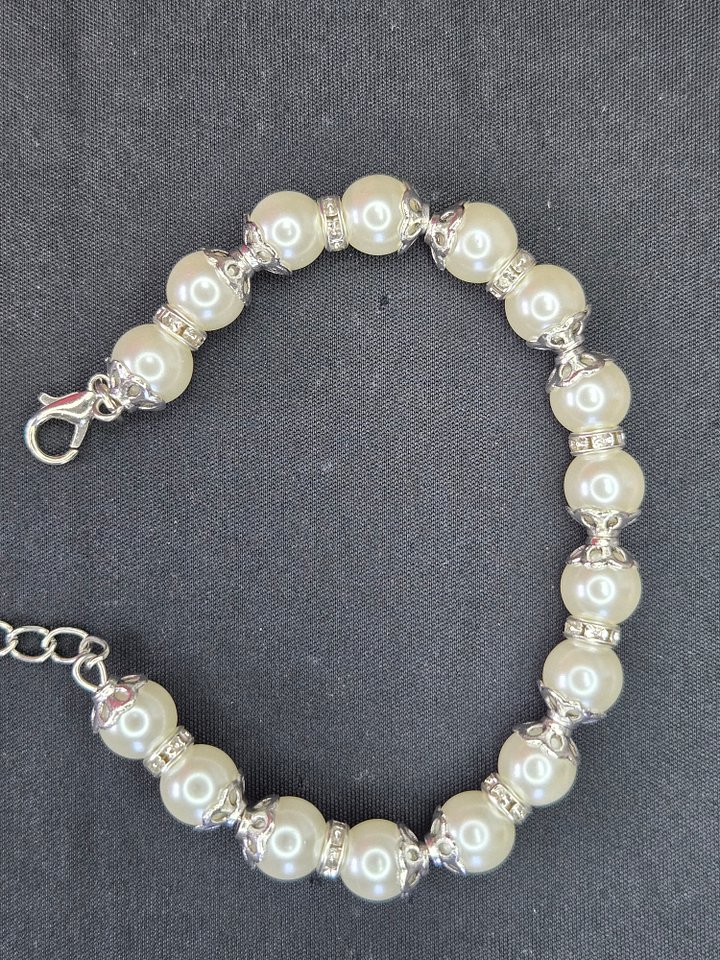 Faux pearl glass bead bracelet product image (1)