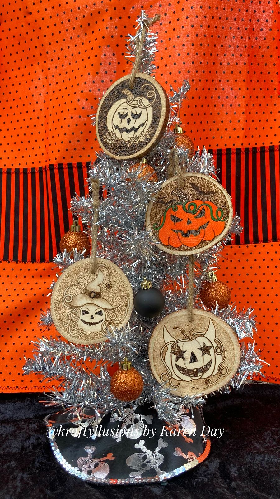 Sparkling Mischeif Pumpkin Ornament product image (3)