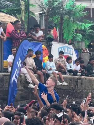 Guy in blue gone viral 🤣 