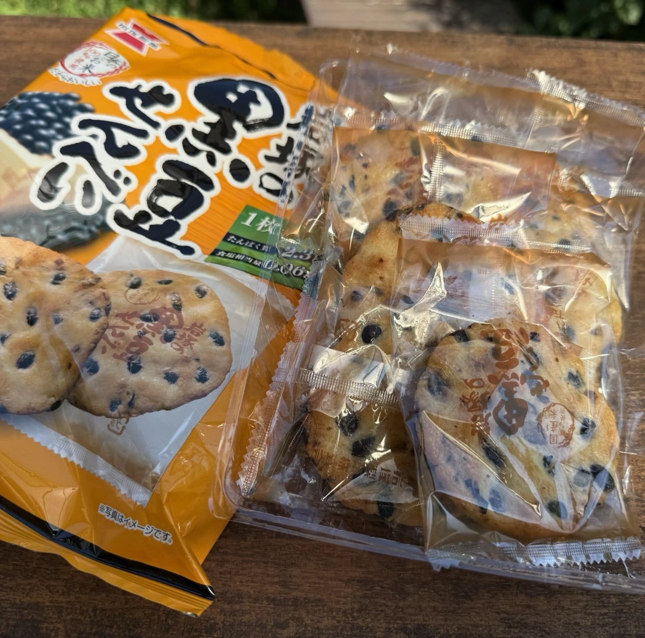 🎎 Japanese Kuro-mame Rice Crackers Senbei 9pc – Iwatsuka Seika Niigata product image (5)