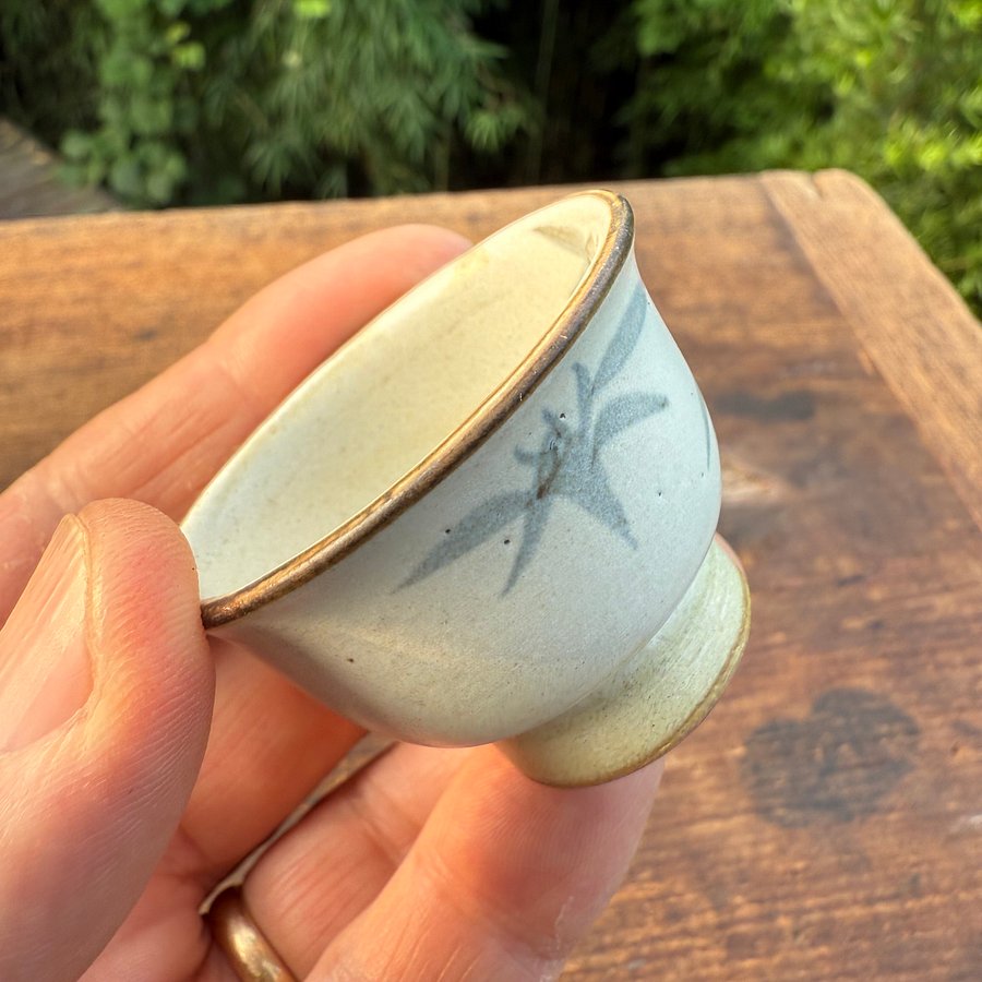🎎 Small Japanese Sake Cup (Guinomi) with Bamboo Motif – Mid-Showa Era – Japan Antique Roadshow product image (4)