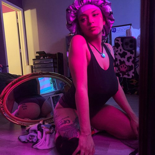 Good morning Pookie 

#AltBaddie #MirrorSelfieVibes #BaddieEnergy #TattooedAndHot #BonnetBaddie #AltGirlAesthetic #PinkGlow #...