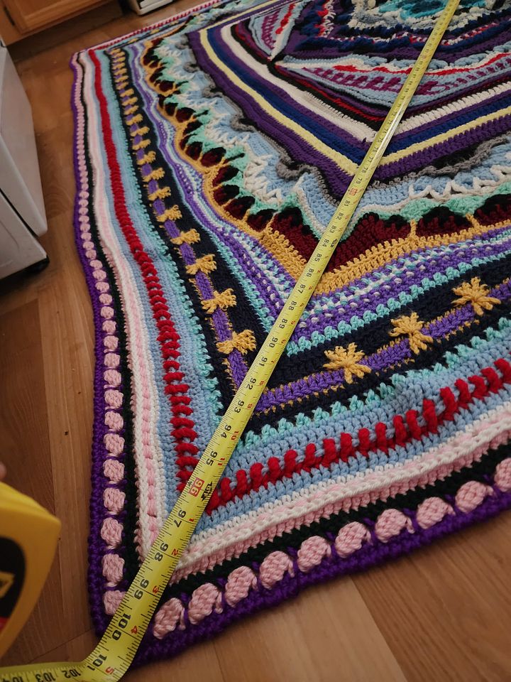 Cosmic crochet blanket product image (2)