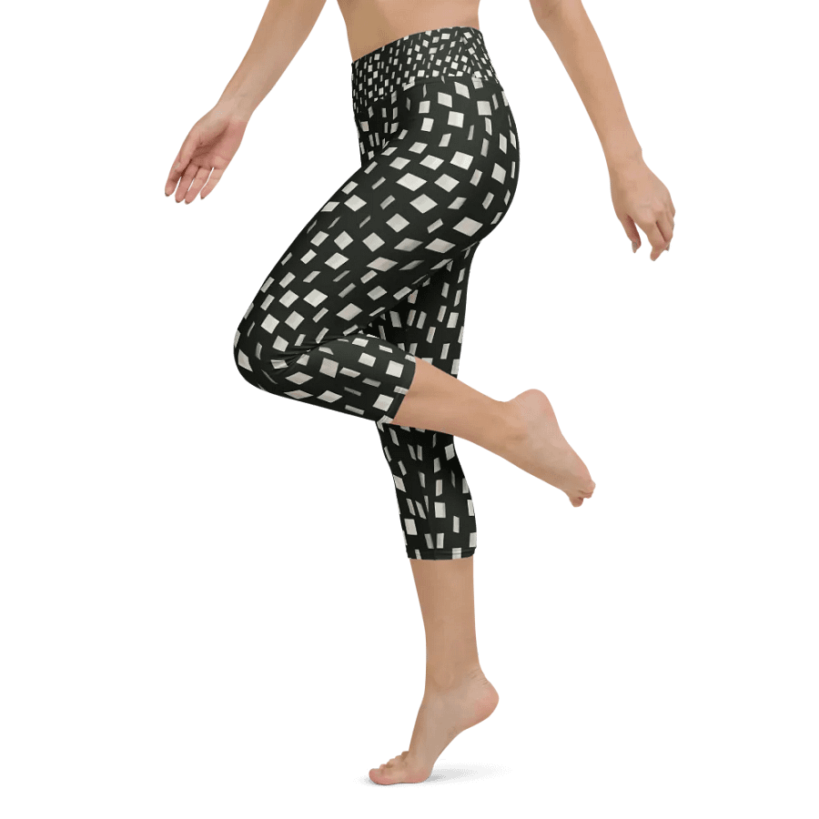Dancing Tiles Capri Leggings product image (5)