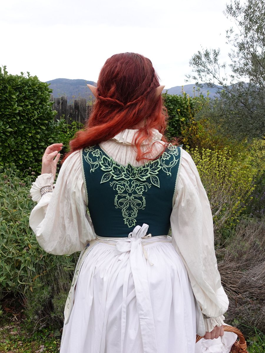 Leafy Bodice Sewing Pattern + Embroidery files product image (3)