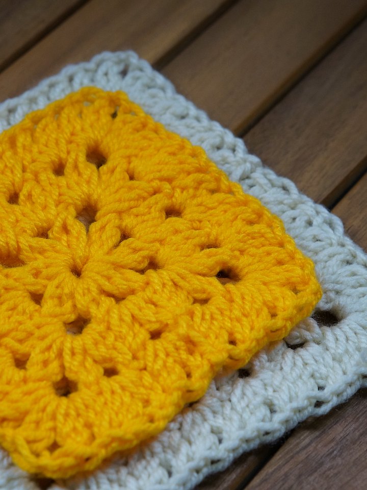Solid cluster V stitch granny square pdf pattern product image (2)