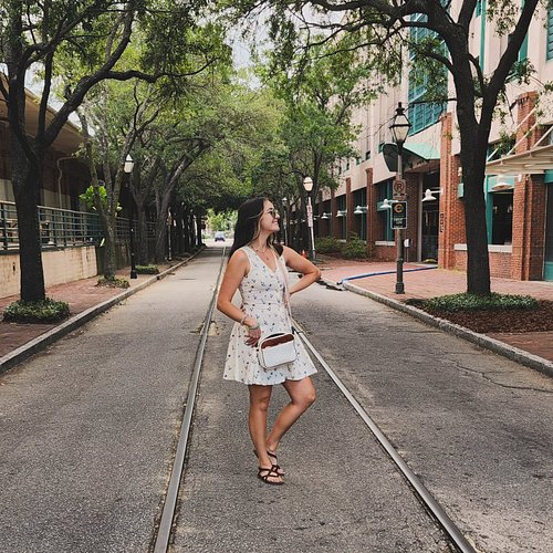 Summer in Charleston, SC 🌴

*I'm not much of a city person but I can't wait to go back! I also had my Marilyn moment 👀

#char...