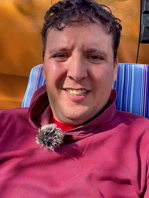 Lassan de biztosan haladunk a méhész telepen az előkészületekkel…  És így egy kis traktorozás után jöhet egy kis nyújtózás miközben élvezzük a mapsütést…  #méhészet #méhész #precíziósméhészet #modernméhészet #anyanevelés #indítócsalád #méhésztelep #anyanevelő #méhekfejlődése #kistraktor #teleprendezés #kaszálás #méhészélet 