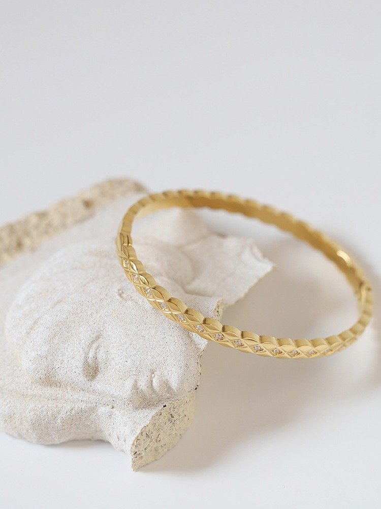 Twisted Diamond Bracelet | 18K Gold Plated product image (7)