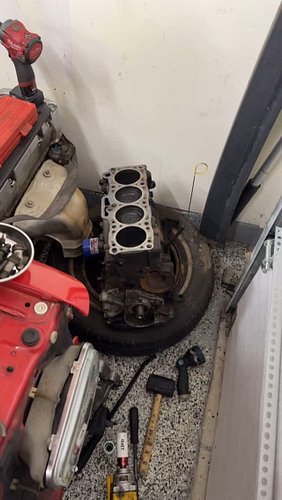 Harmonic balance bolt got loose?! I can hand twist it on my b2000 which is most likely what went wrong

#mazda #flakegarage #...