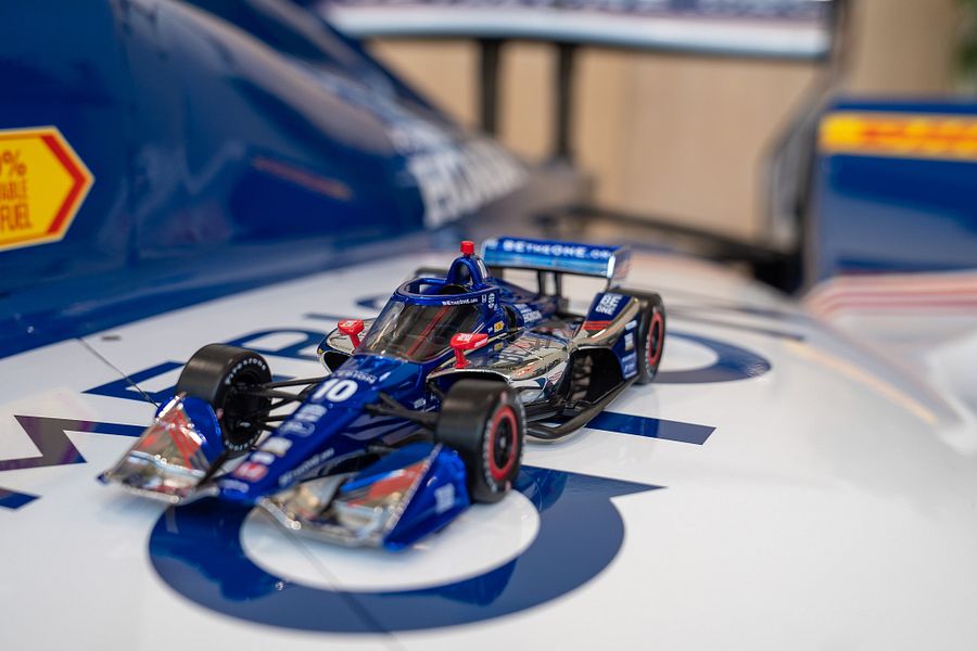 AUTOGRAPHED 2023 1:18 DIECAST CAR product image (2)