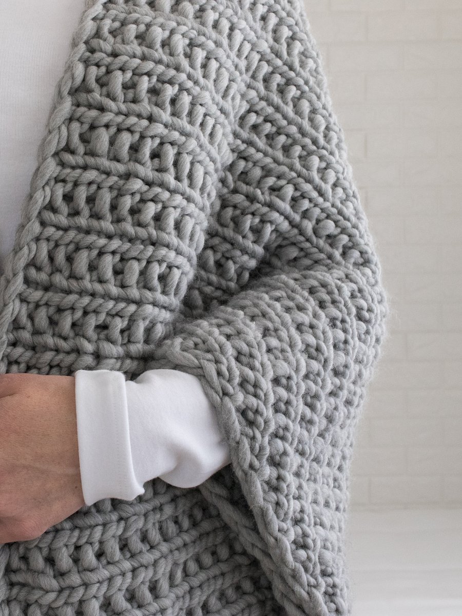 Chunky Knit Triangle Shawl Knitting Pattern PDF - Warm Hug product image (3)