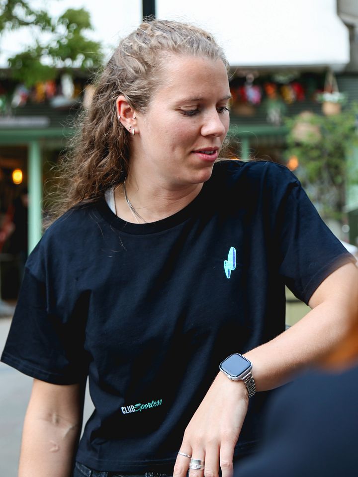 WOMEN PLAY SPORT CROPPED TEE product image (2)