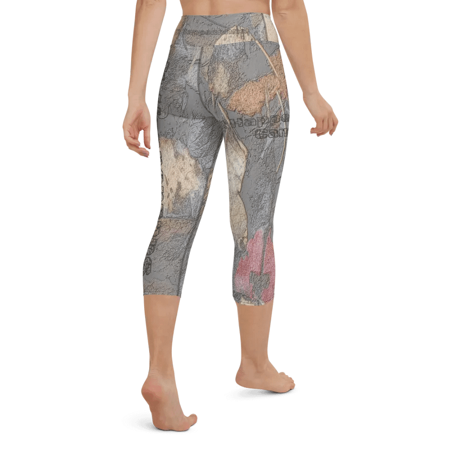 Yoga Capri Leggings - MossyOak - It Happennnns Camo product image (3)
