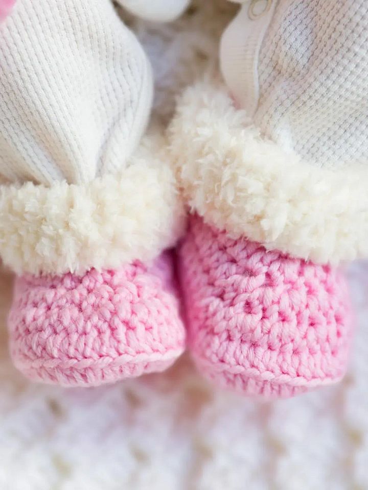 Crochet Pattern: Warm Baby Booties product image (1)
