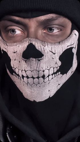 shoooore sparky. 
happy sunday 🖤 
#cod #callofduty #cosplay #maskedman