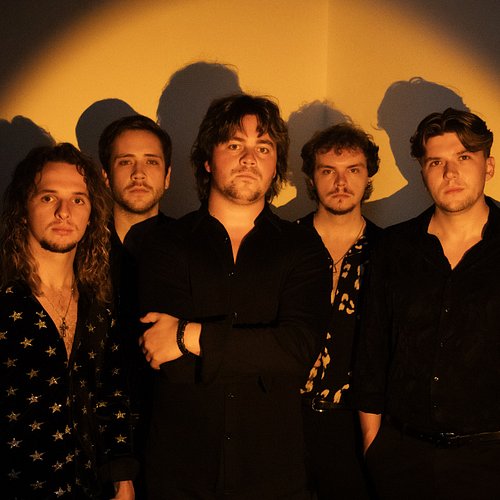 SHANGRI-LA (DELUXE EDITION) OUT NOW! 💛