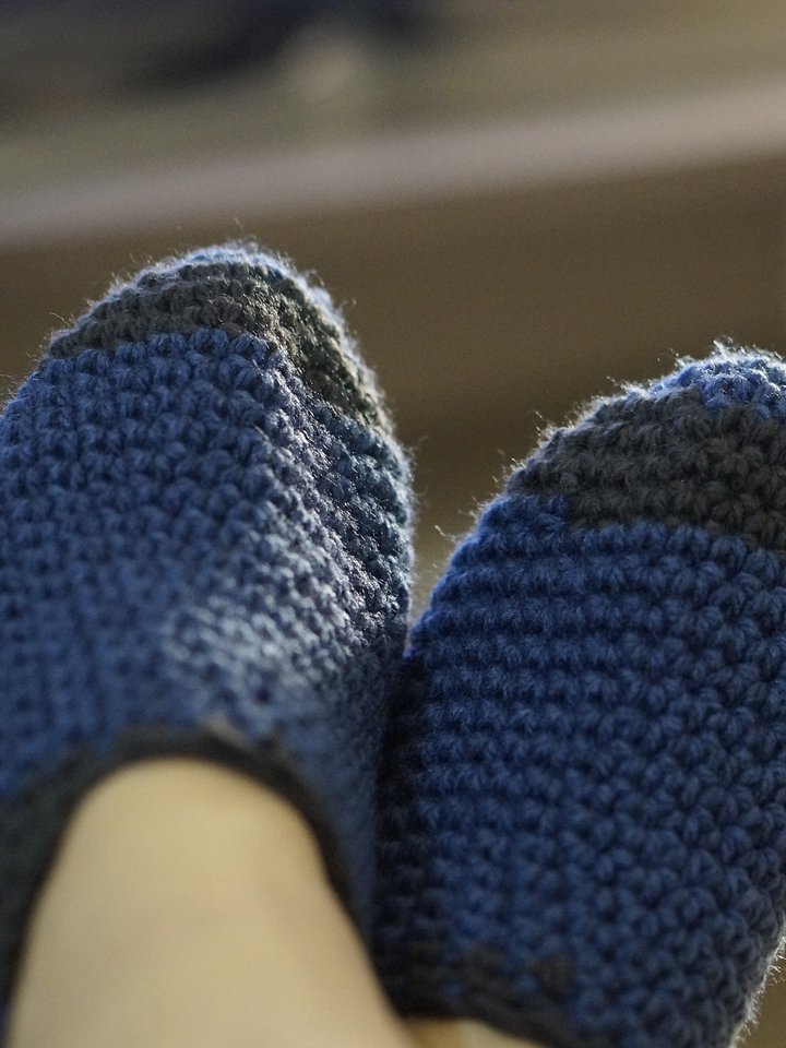 Cozy slippers crochet pattern product image (2)