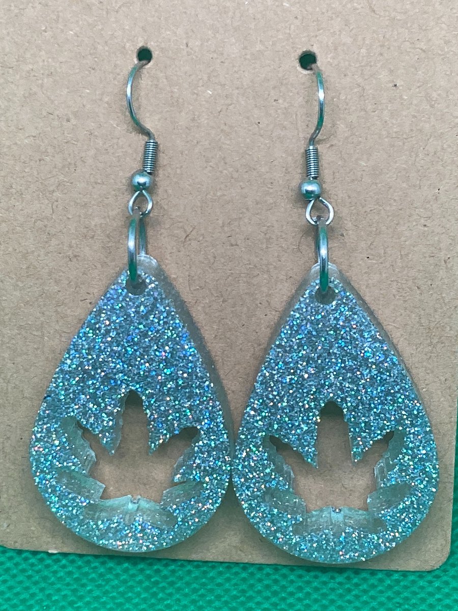 Tear Drop Weed Leaf Resin Dangling Earrings product image (1)