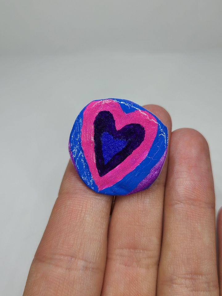 bi pride heart bottle cap pin product image (2)
