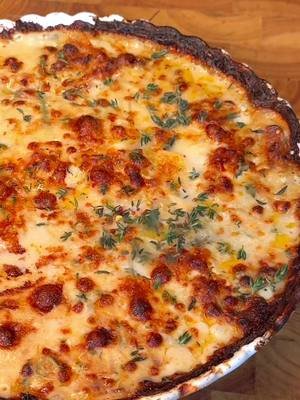 Creamy scalloped potatoes 🥔🧄 What you’ll need: 🥔 Thinly sliced potatoes 🧅 Onion + garlic 🧈 Vegan butter + flour 🥛 Vegan cream or coconut milk 🌿 Fresh herbs 🧀 Vegan Cheese  Sauté onions & garlic, make a creamy herbed sauce, coat the potatoes, bake covered then finish uncovered with cheese until golden and bubbling. Cozy, creamy, irresistible 🙌 𝐅𝐔𝐋𝐋 𝐑𝐄𝐂𝐈𝐏𝐄 𝐎𝐍 𝐌𝐘 𝐁𝐋𝐎𝐆 𝐃𝐫𝐯𝐞𝐠𝐚𝐧𝐛𝐥𝐨𝐠 𝐝𝐨𝐭 𝐜𝐨𝐦 (𝐋𝐈𝐍𝐊 𝐈𝐍 𝐌𝐘 𝐁𝐈𝐎) #scallopedpotatoes #potatorecipes #thanksgivingdinner #gratin #vegan                         