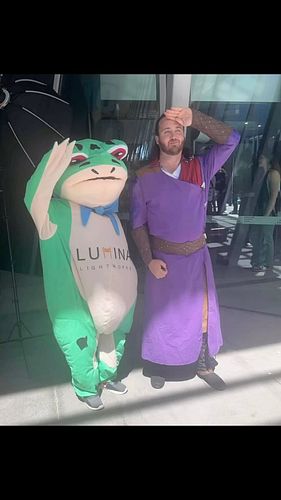 Thank god I’m not the only frog! 🫡

#pax #paxaus #paxaus2024 #galecosplay #frogs #froggle #frogmeme #frog #foundhim #letsgo