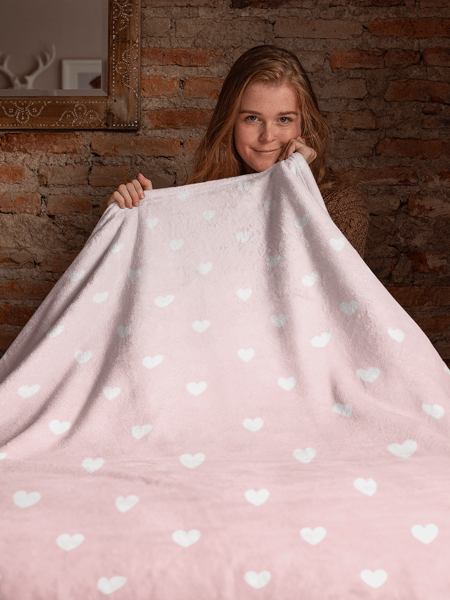 Heartfelt Gradient Comfort-Touch Throw Blanket – Hypoallergenic Comfort for Any Space product image (1)