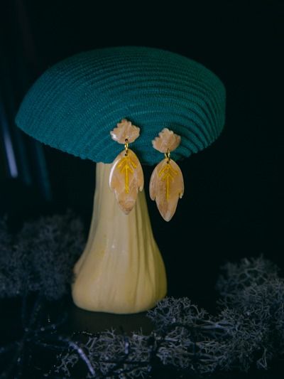 Leaf Peeping Dangles - Gold product image (1)