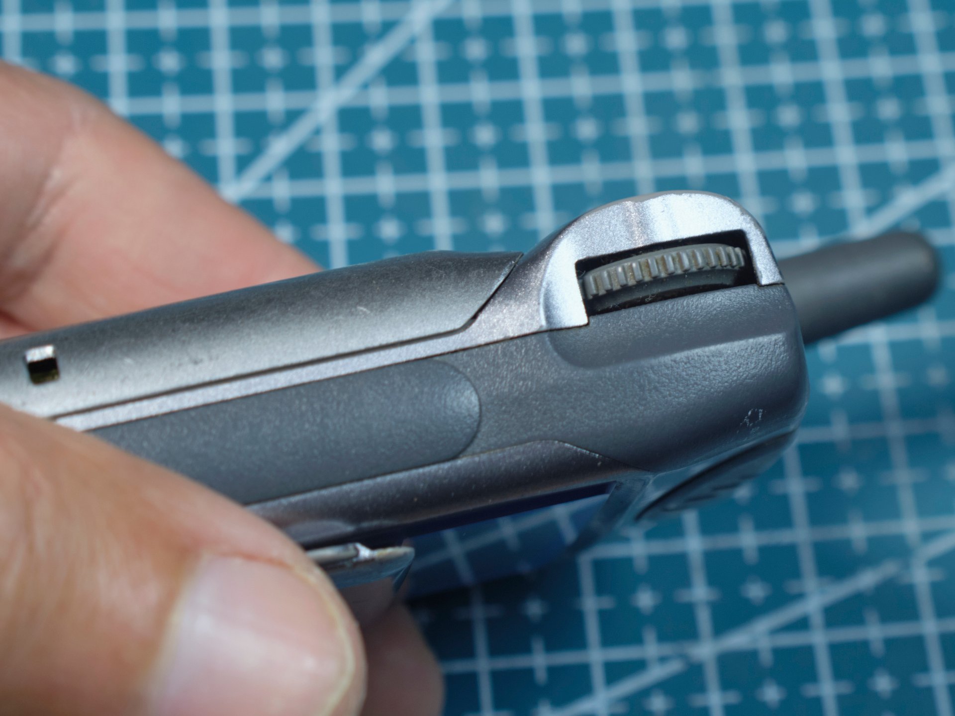 Sony CMD-Z5 Unlocked – Vintage Retro Mobile Phone with Original Charger – Rare Collectible product image (9)